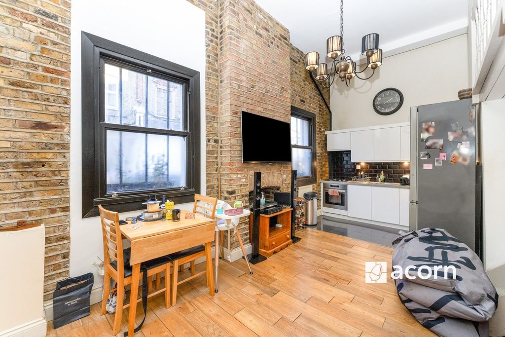 Property photo 2 of 20 Reception