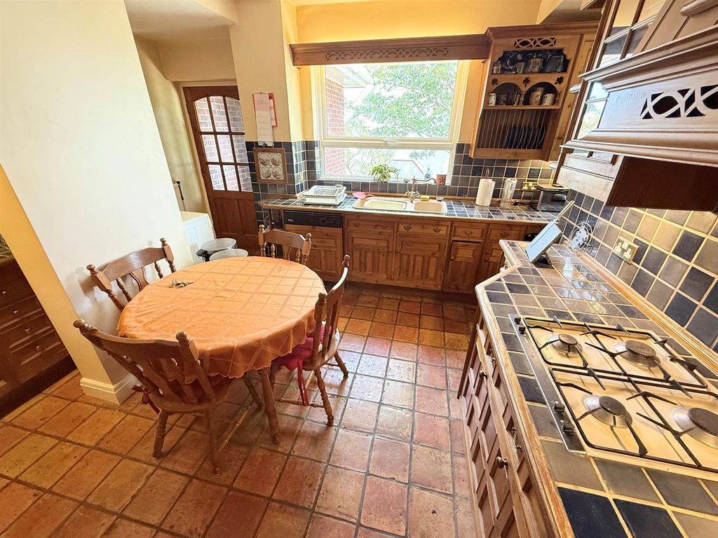 Property photo 3 of 21 Kitchen/Breakfast Room