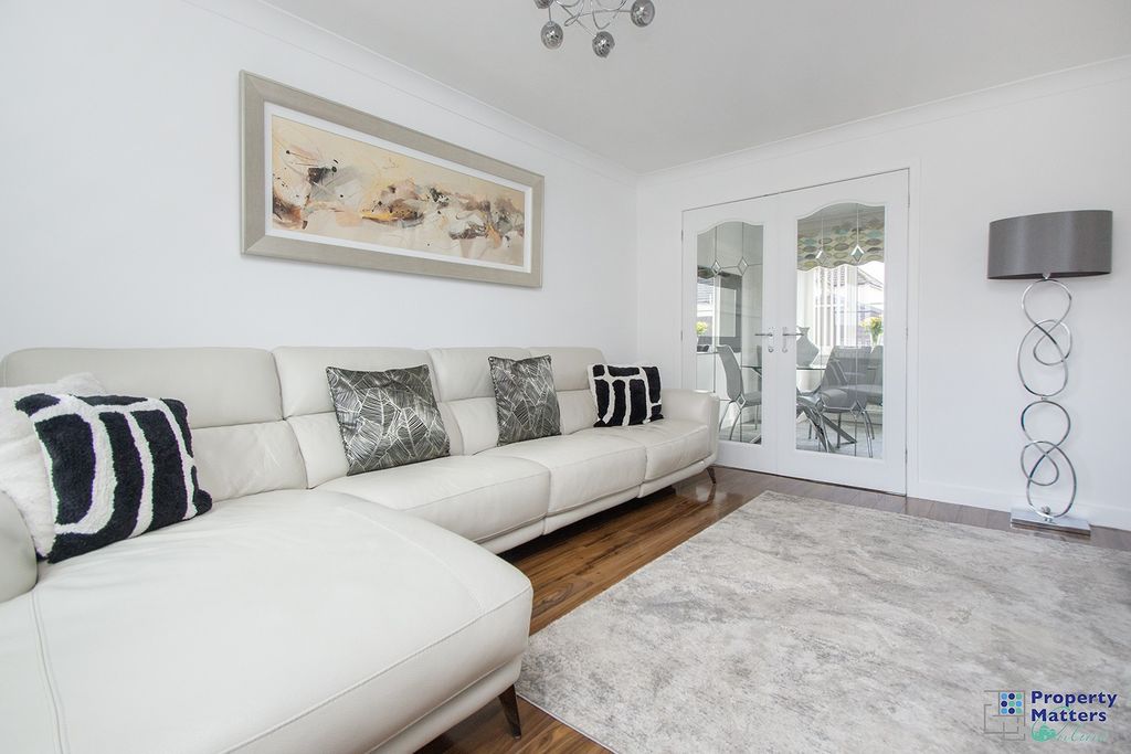 Property photo 2 of 27 Lounge