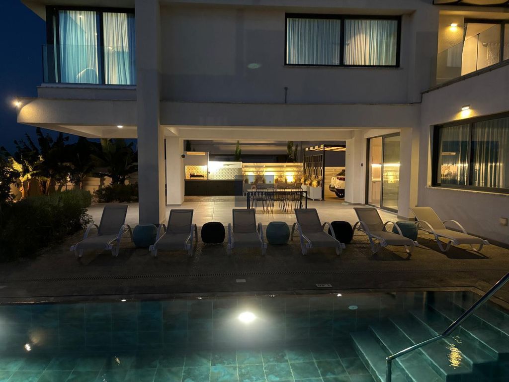 Property photo 3 of 18