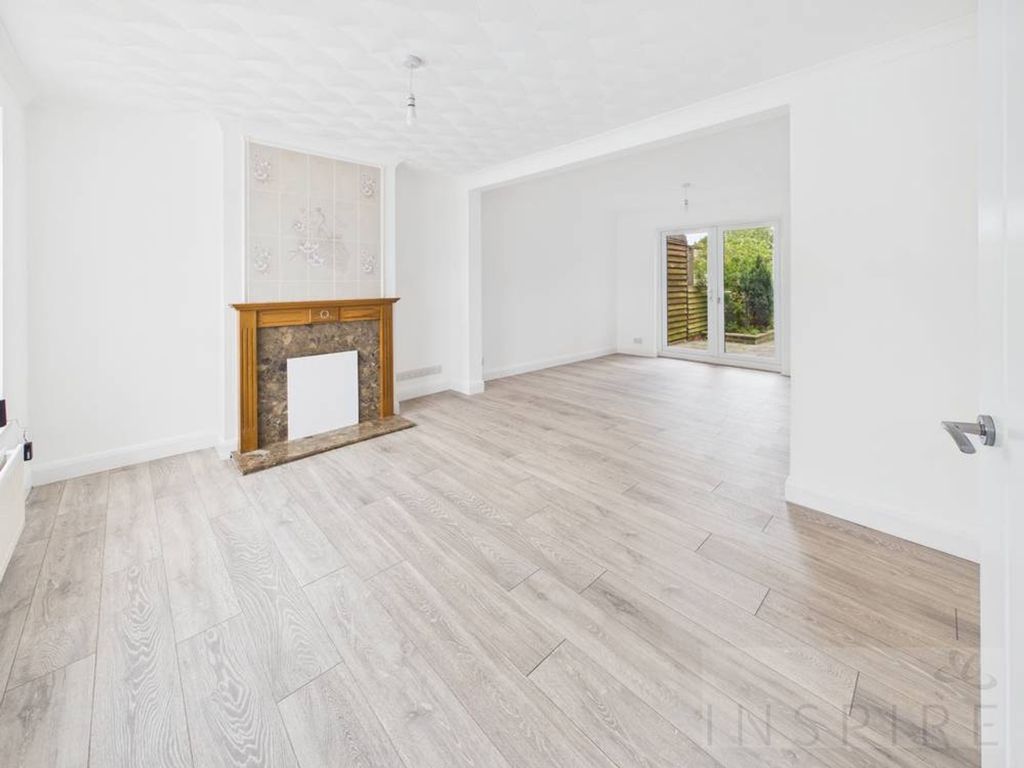 Property photo 2 of 25