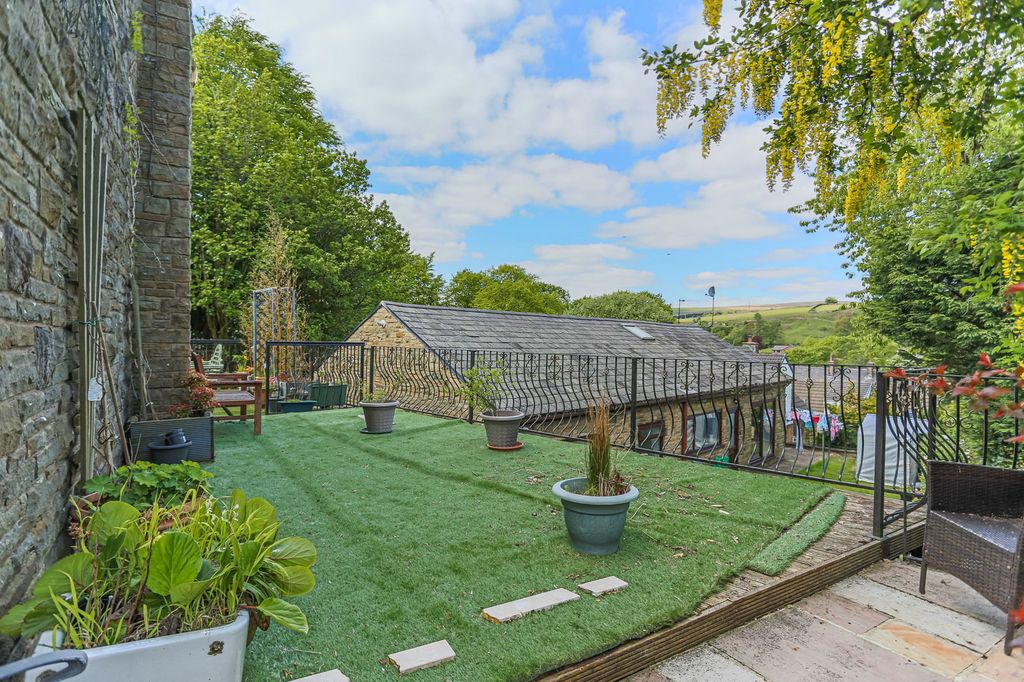 Property photo 3 of 32