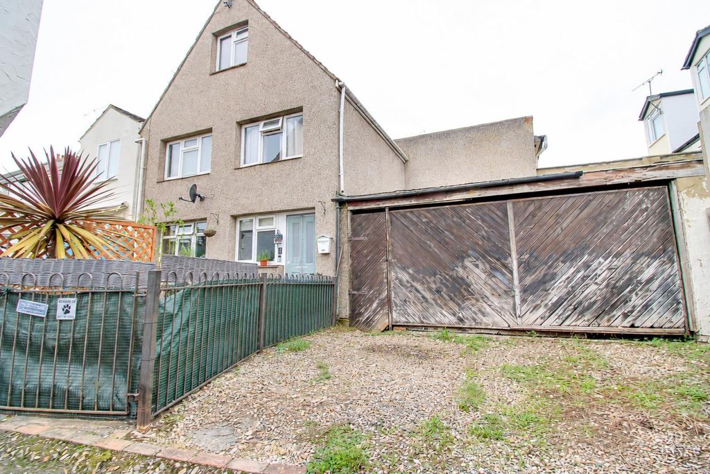 Property photo 1 of 14 Front