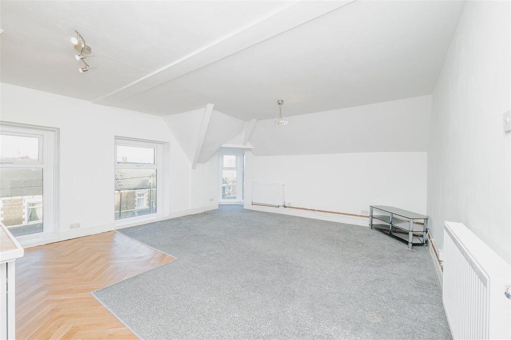 Property photo 2 of 15 P1409185.Jpg