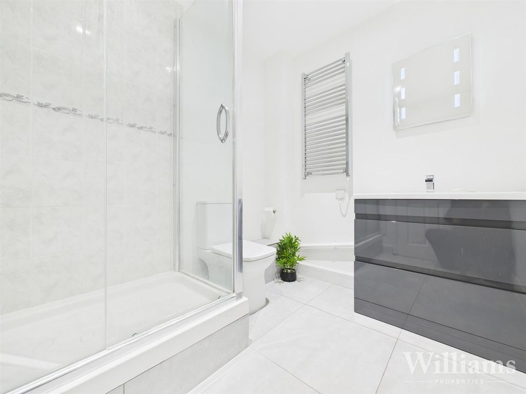 Property photo 3 of 11 Cam02861G0-Pr0375-Still006.Jpg