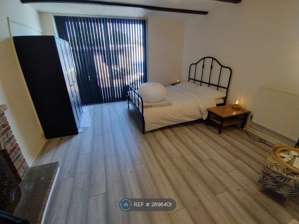 Property photo 1 of 10 £899