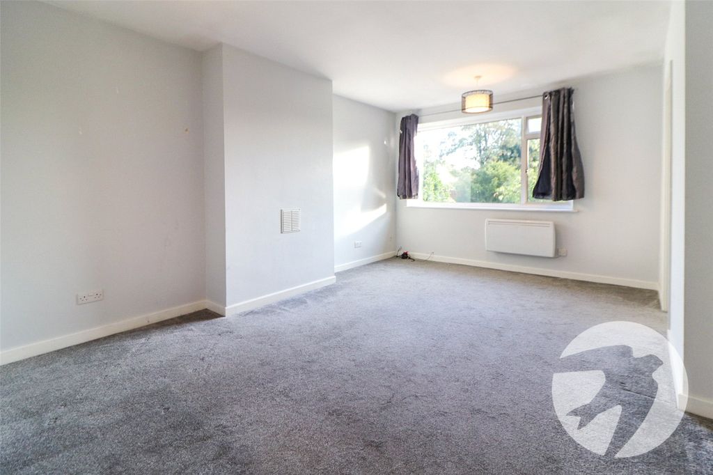 Property photo 2 of 15 Picture No. 12