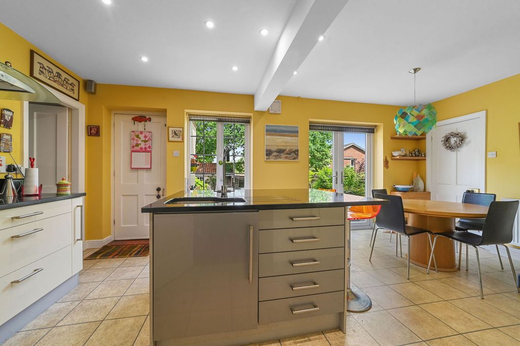 Property photo 2 of 26