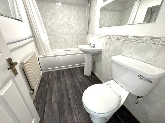 Property photo 2 of 12 Bathroom