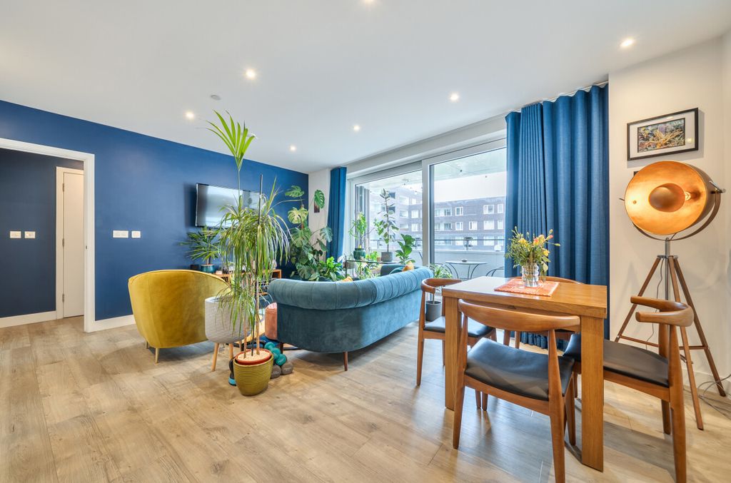 Property photo 2 of 15 1472144-12-6A26B0...