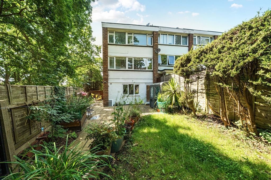 Property photo 1 of 25 1483098-17-6A3Bef...