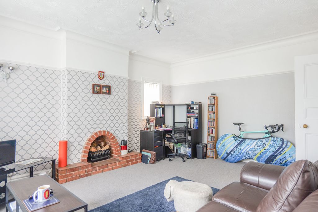 Property photo 3 of 13