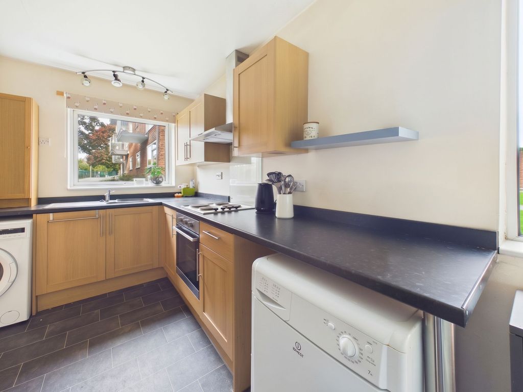 Property photo 3 of 8 Kitchen
