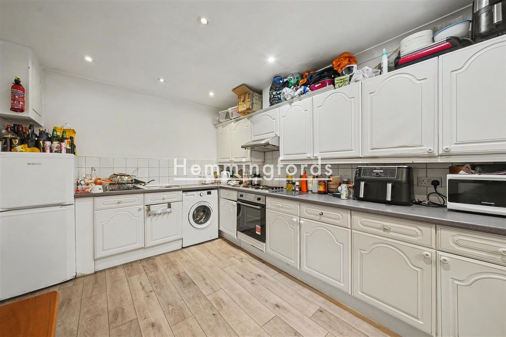 Property photo 2 of 15 Evering Road N16-9.Jpg