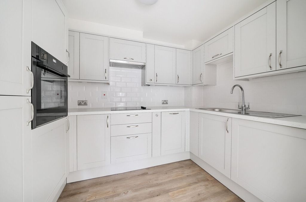 Property photo 3 of 7 Brochure