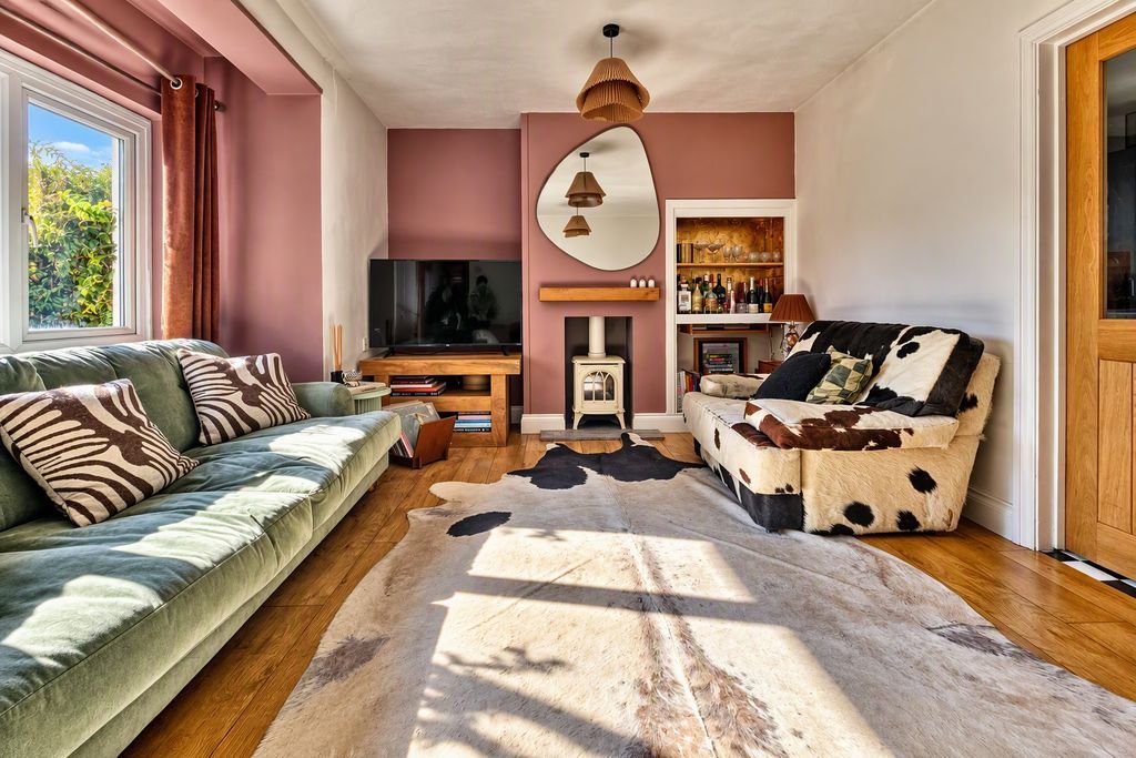 Property photo 2 of 12 Lounge