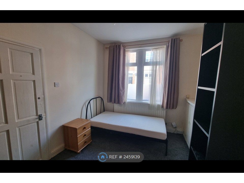 Property photo 2 of 13 Bradgate Room £430 All Bills Included