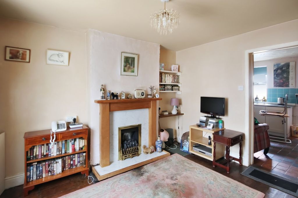 Property photo 2 of 10