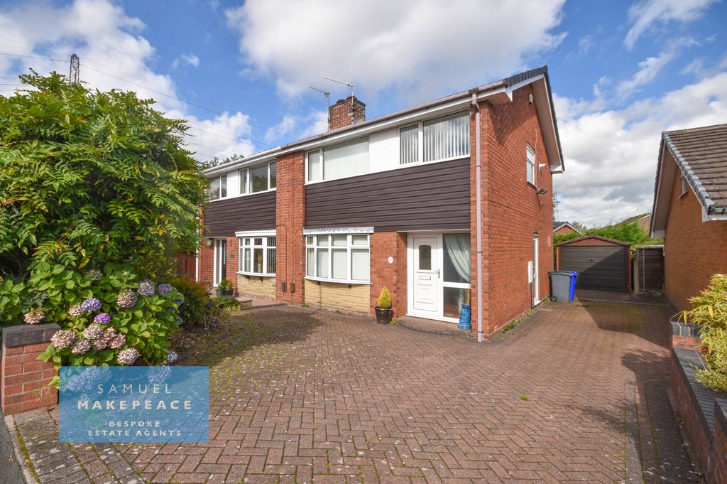 Property photo 1 of 18 Three Bedroom Semi Detached With Detached Garage To Let