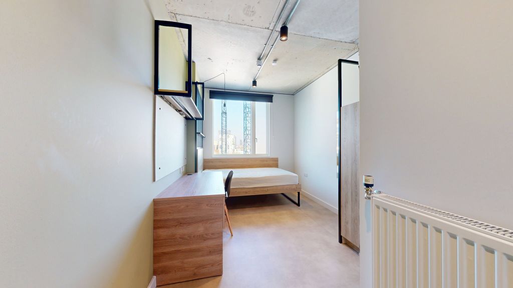 Property photo 1 of 16 Bedroom