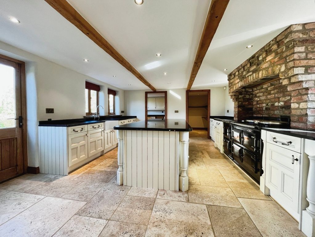 Property photo 3 of 30 39494411
