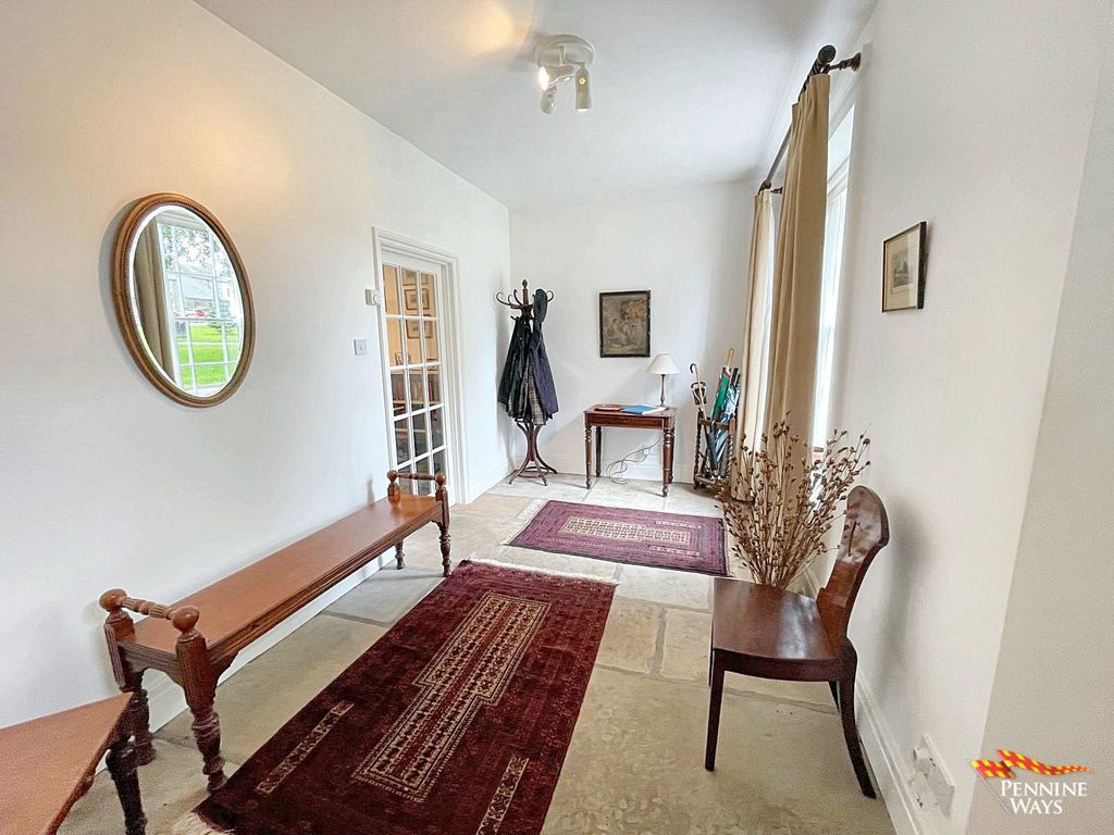Property photo 2 of 28