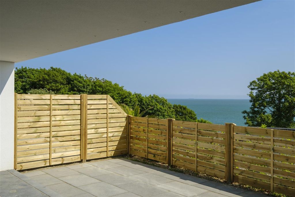 Property photo 2 of 28