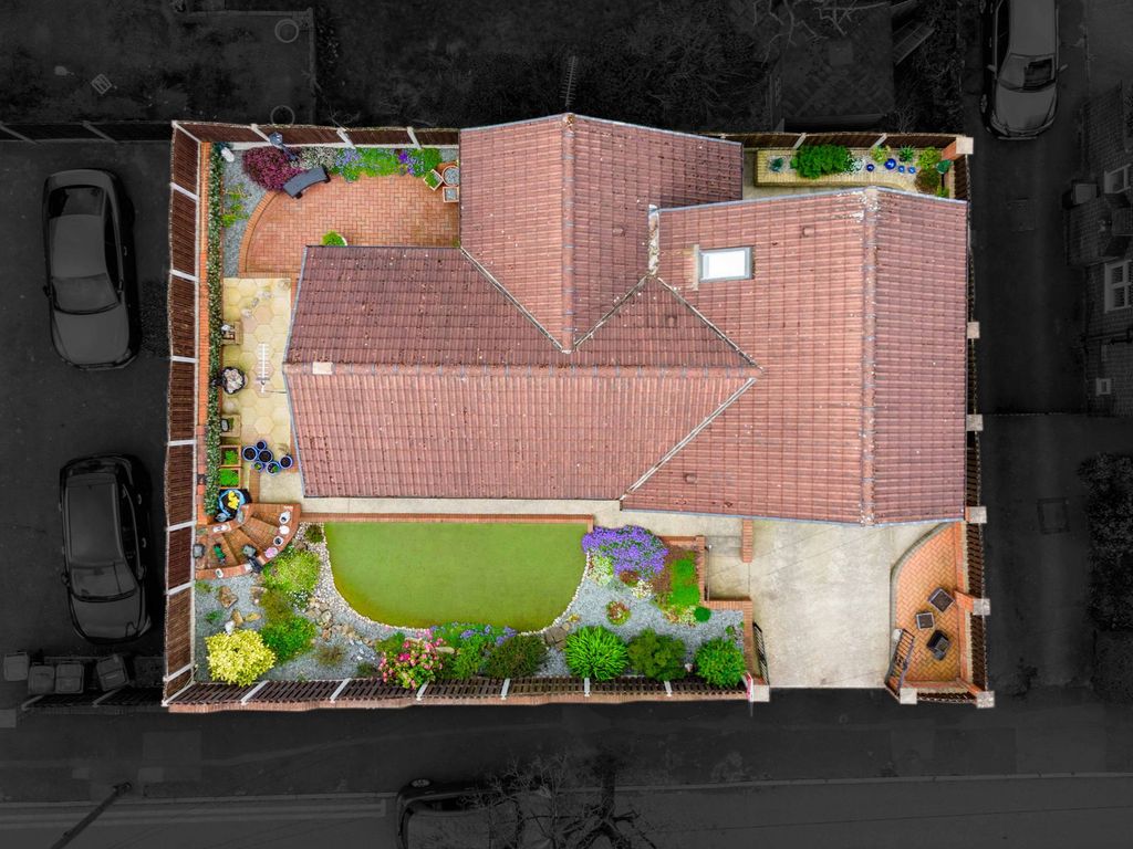 Property photo 2 of 32