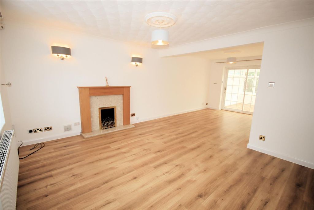 Property photo 2 of 27 Lounge / Dining Room
