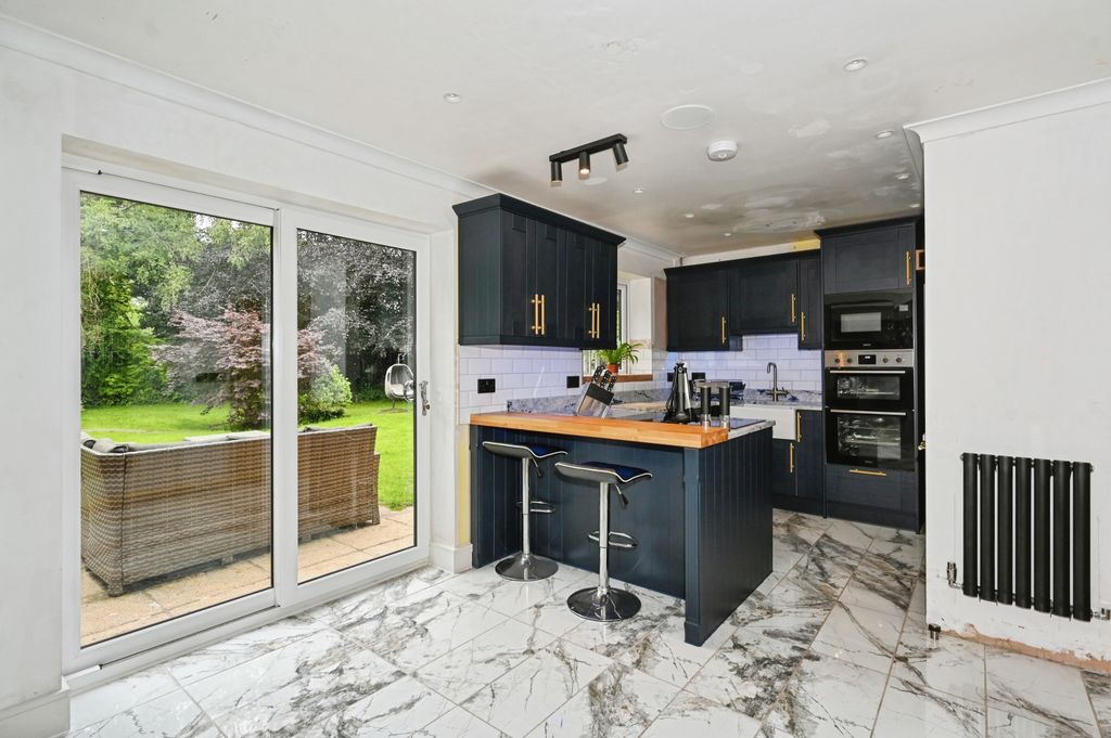 Property photo 2 of 16 Kitchen
