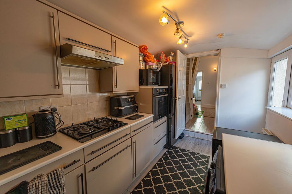 Property photo 2 of 22