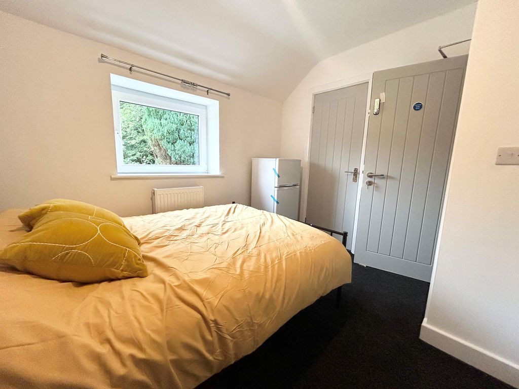 Property photo 3 of 8 Room.1