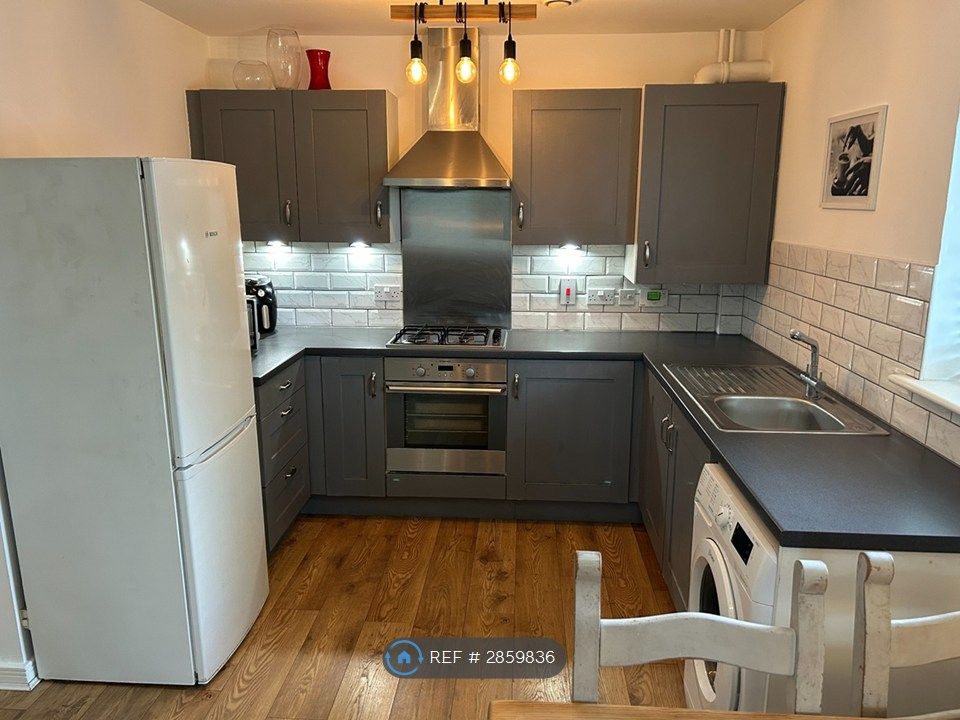 Property photo 3 of 8 Kitchen