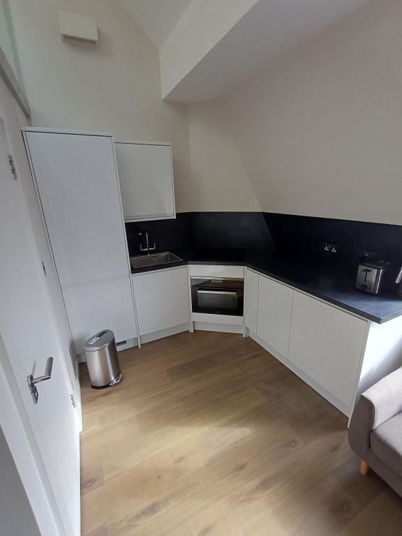 Property photo 3 of 9 Kitchen