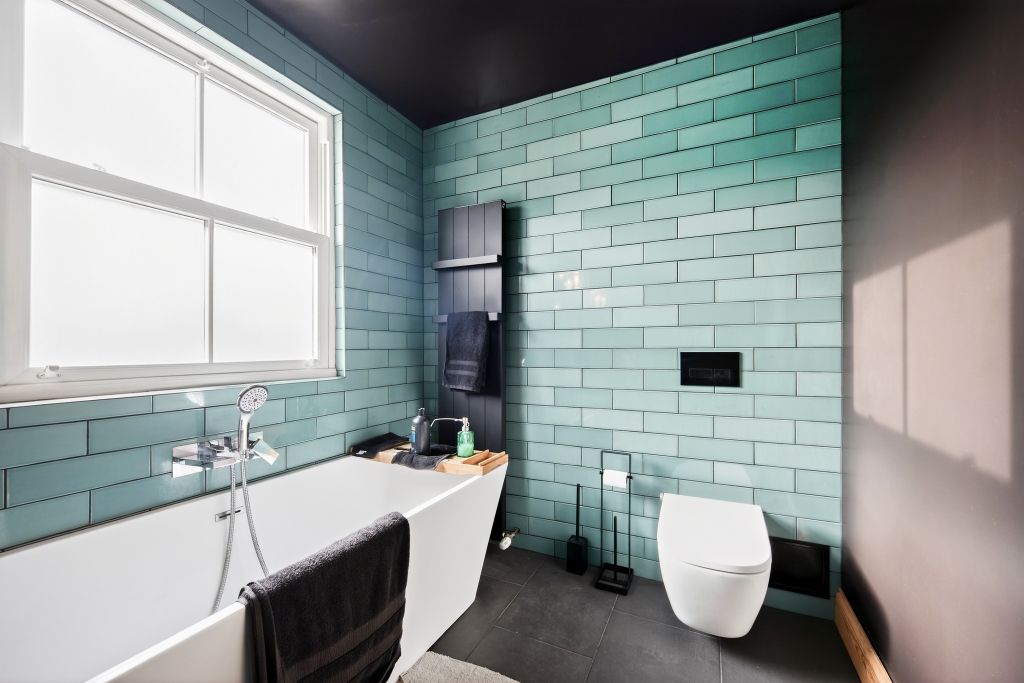 Property photo 3 of 42 Family Bathroom