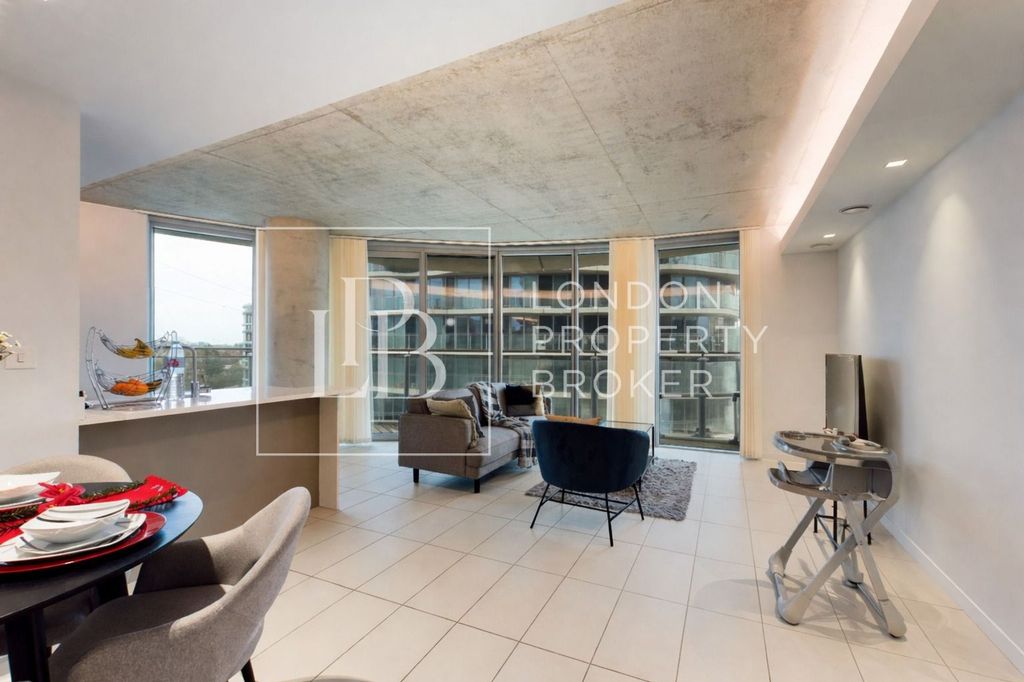 Property photo 3 of 11