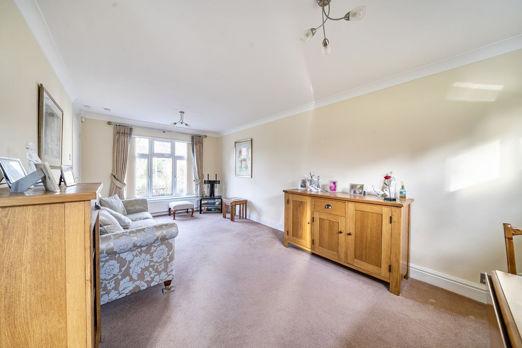 Property photo 3 of 15 1396815-18-695E6E...