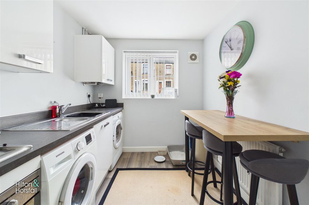 Property photo 3 of 10 Dall Street