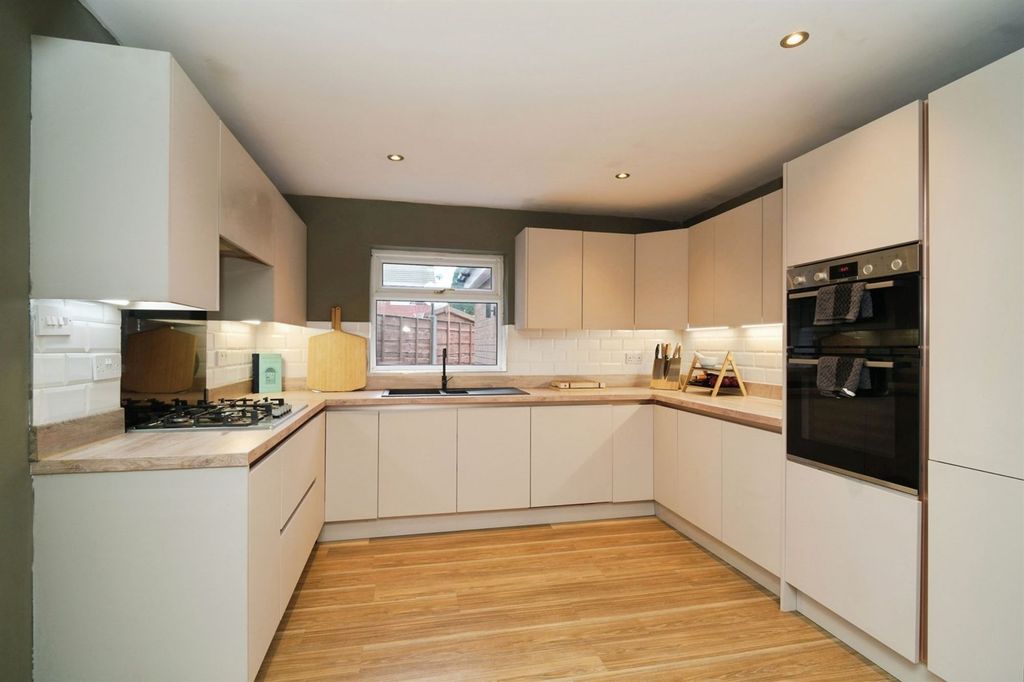 Property photo 2 of 20 Kitchen