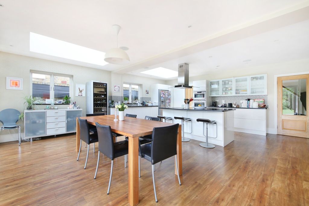 Property photo 3 of 11