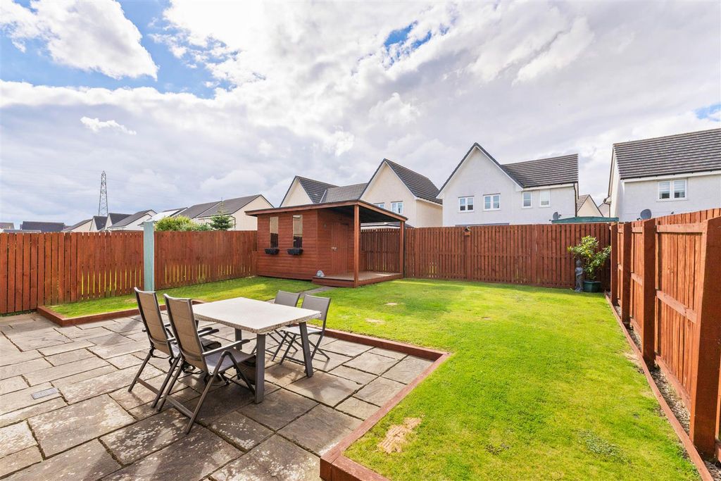 5 bed detached house for saleRussell Crescent, Bathgate EH48 photo 4