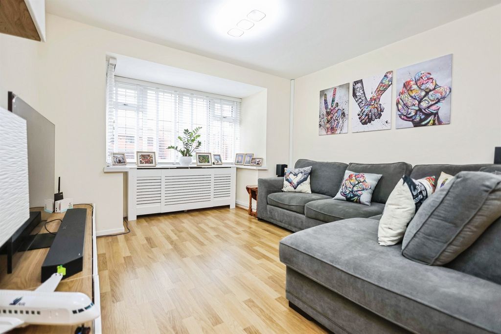 Property photo 2 of 19