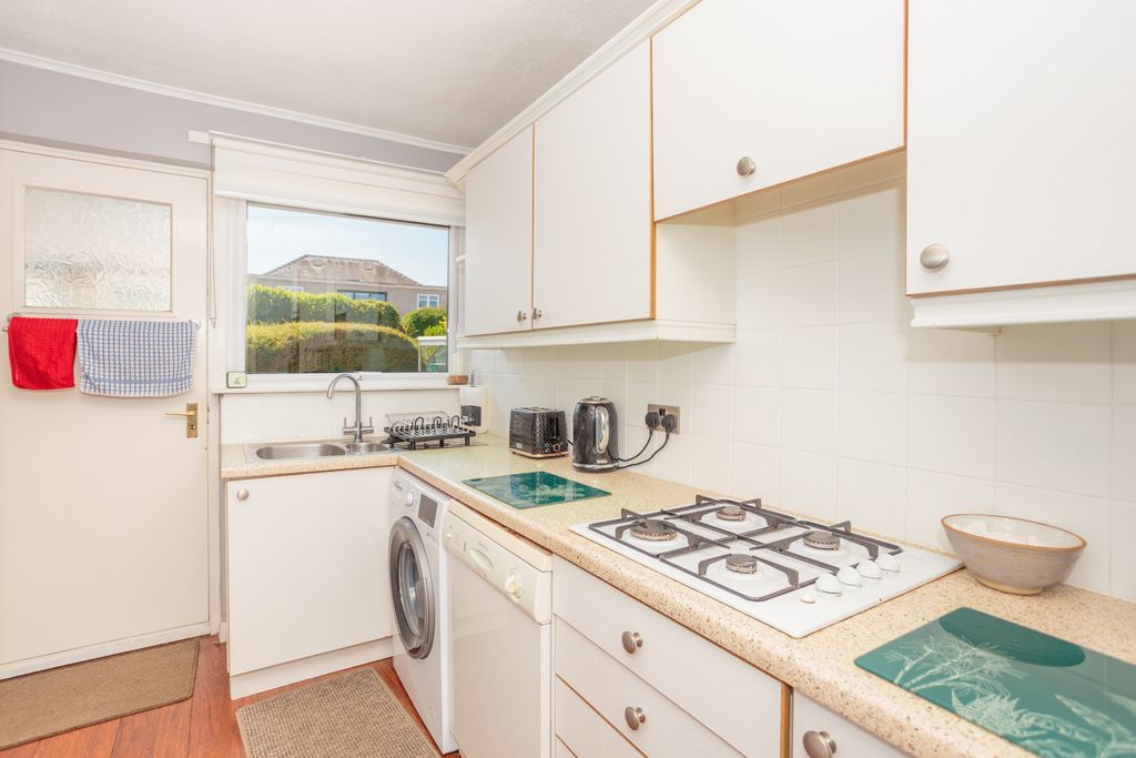 Property photo 3 of 40 Kitchen