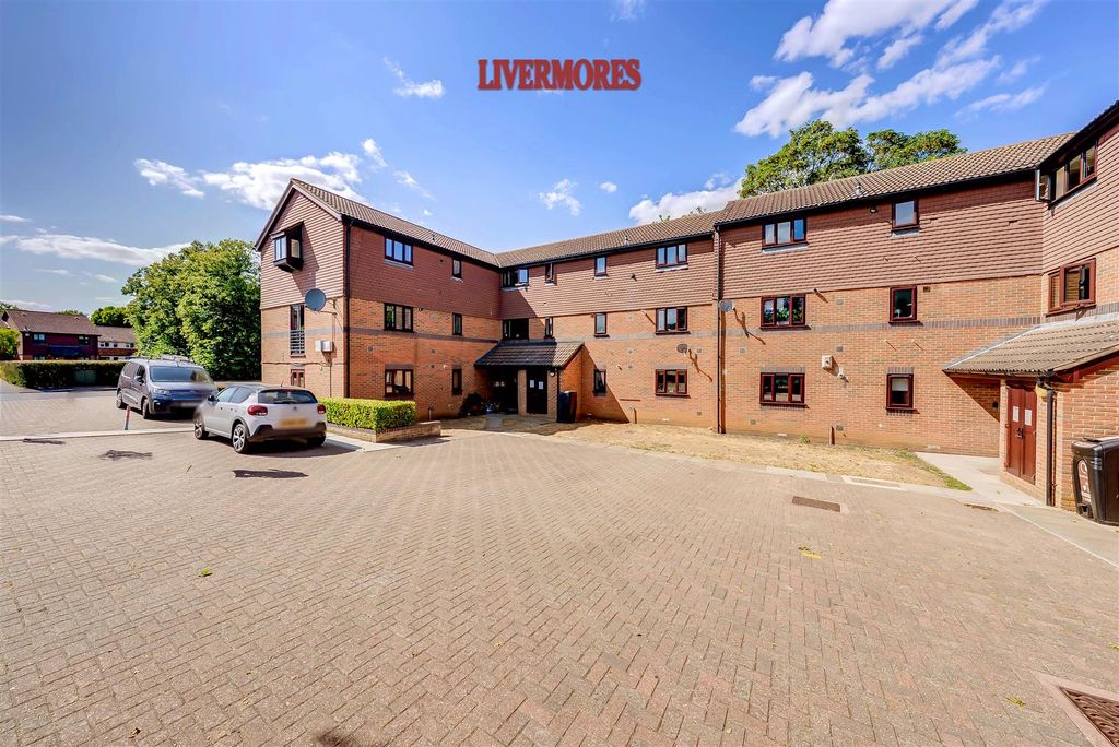 Property photo 1 of 16 External