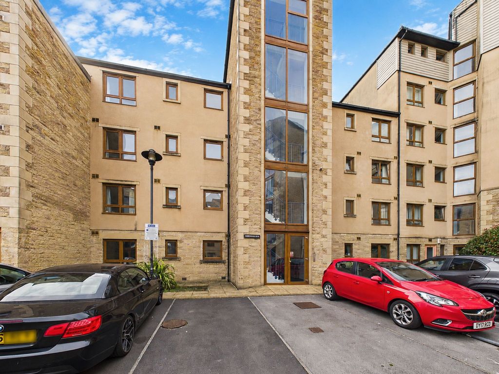 Property photo 1 of 12 Welcome To Waterside!