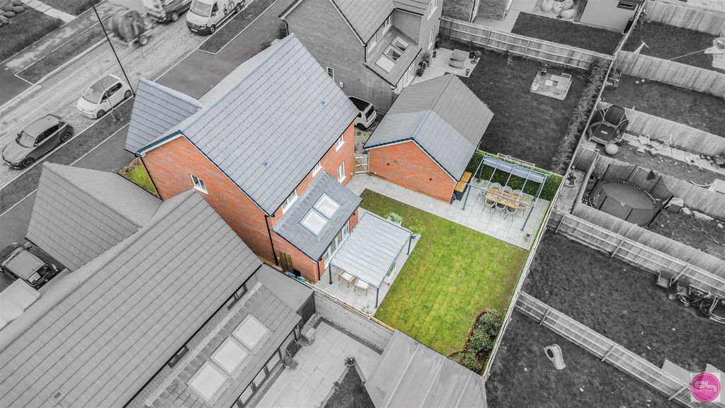 Property photo 2 of 37 Marley Way, Drakelow (3).Jpg