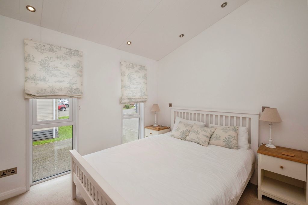 Property photo 3 of 17 Pbox-Img.Jpg