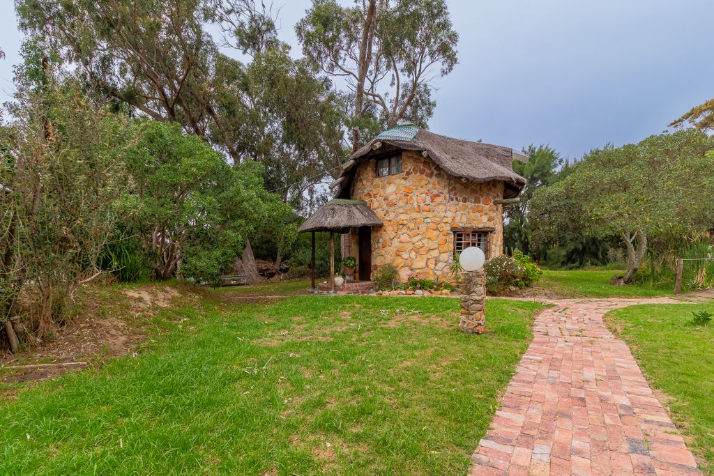 Property photo 2 of 35