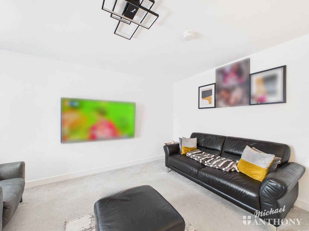 Property photo 2 of 13 Cam02773G0-Pr0391-Still003