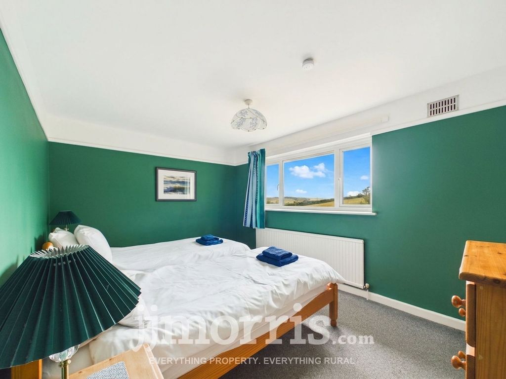 Property photo 3 of 28